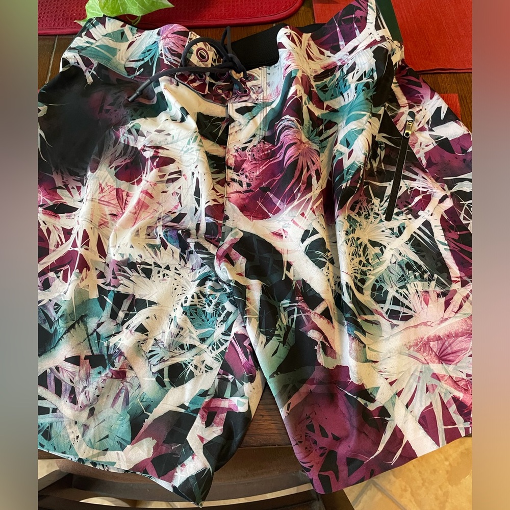 Lululemon Lined Board Shorts Palms From Below Men’s Size 34